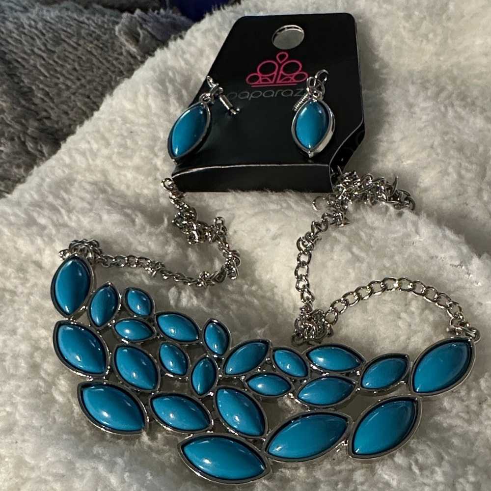 Paparazzi Turquoise and Silver Necklace Set
